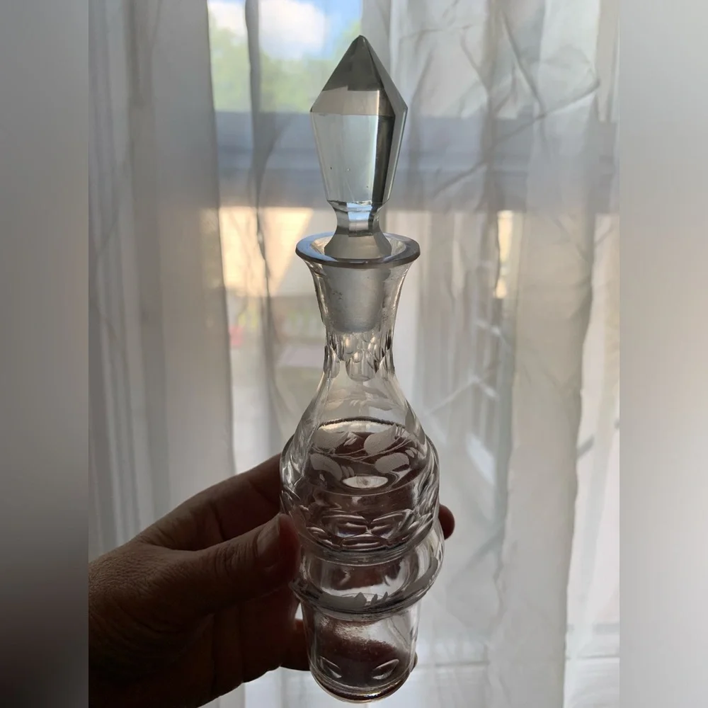 Vintage Decanter Glass Crystal Stopper 8” Etched Glass